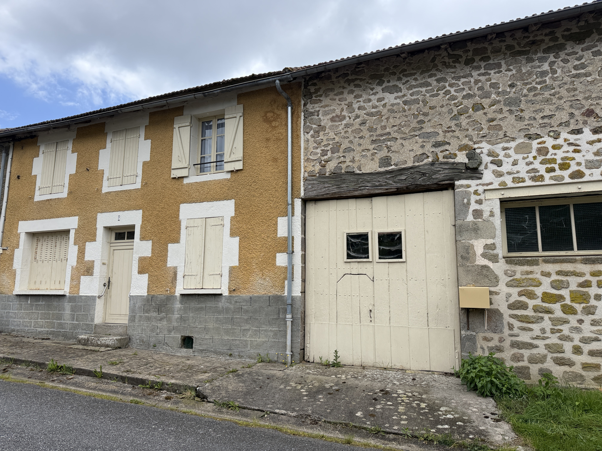Razès maison en pierre avec grange et jardin